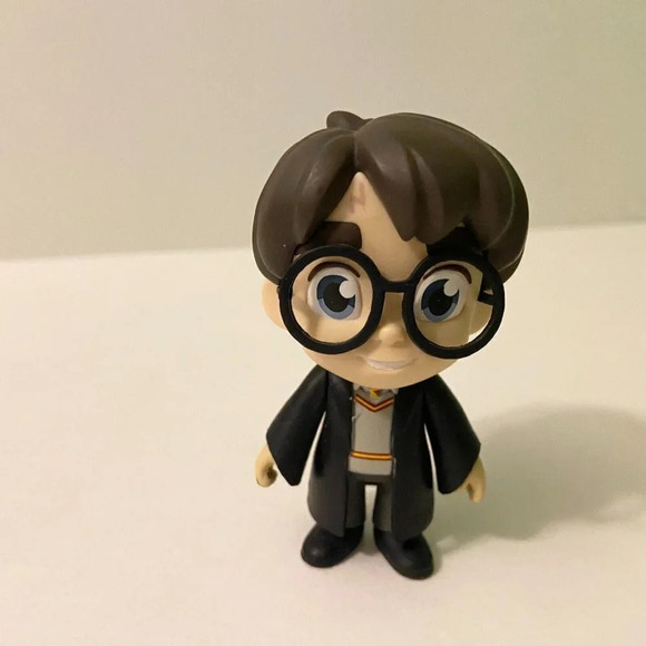 2018  Harry Potter Funko Pop Figure 5 Star Harry in Robe 3 Inch Tall Vinyl Toy - Picture 5 of 10